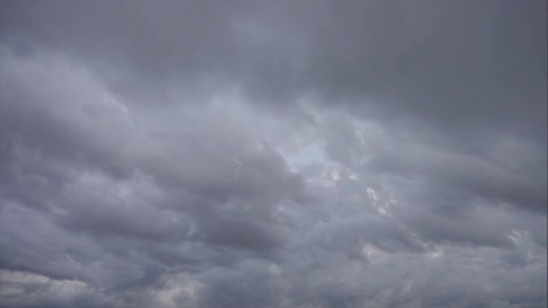 Σύννεφα Καταιγίδας Και Αστραπές Στον Ουρανό — Αρχείο Βίντεο