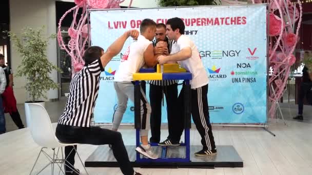 Lviv Ukraine September 2019 Teilnehmer Eines Turniers Auf Arm Wrestling — Stockvideo