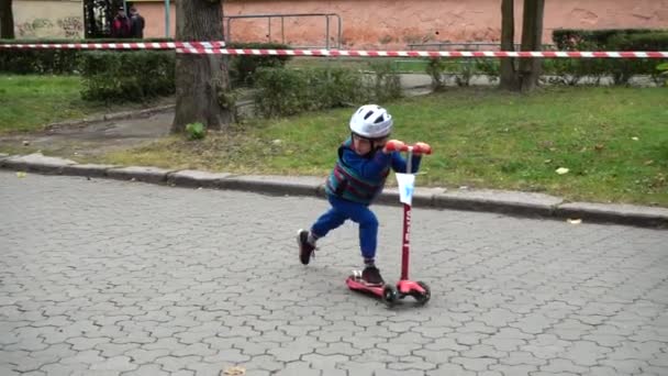 Lviv Ukraine September 2019 Children Cycling City Park Slow Motion — стокове відео