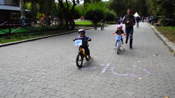 Lviv Ukraine Septembre 2019 Vélo Pour Enfants Dans Parc Ville — Video