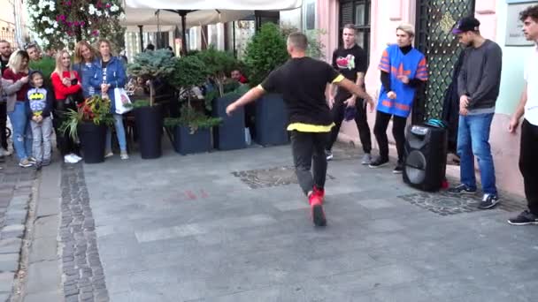Lviv Ukraine September 2019 Unknown Guys Dance Break Street City — Wideo stockowe