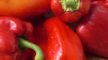 Tatlı kırmızı biber. Harekette çekim..