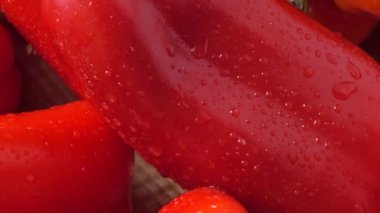 Tatlı kırmızı biber. Harekette çekim..