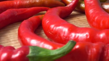 Kırmızı biber, biber. Harekette çekim..