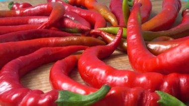 Kırmızı biber, biber. Harekette çekim..