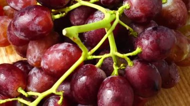 Üzüm. Harekette çekim..