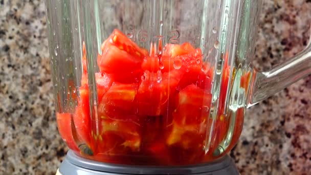 Vulling Blender Van Tomaten Komkommers Bulgaarse Peper — Stockvideo