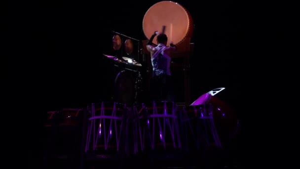 日本传统鼓手 音乐家打鼓 — 图库视频影像