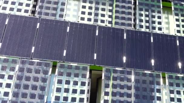 Paneles Solares Pared Del Edificio — Vídeo de stock