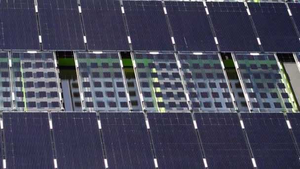 Painéis Solares Parede Edifício — Vídeo de Stock