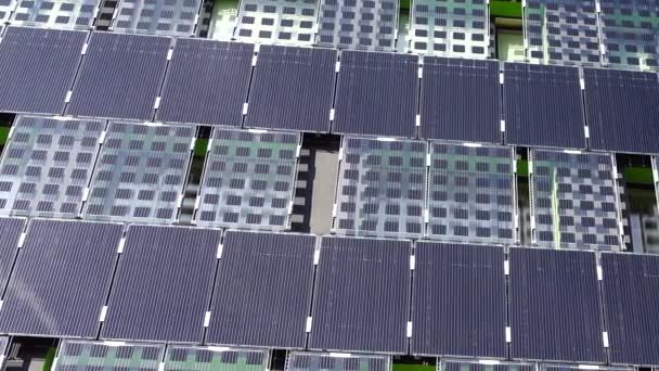 Bina Duvarındaki Güneş Panelleri — Stok video