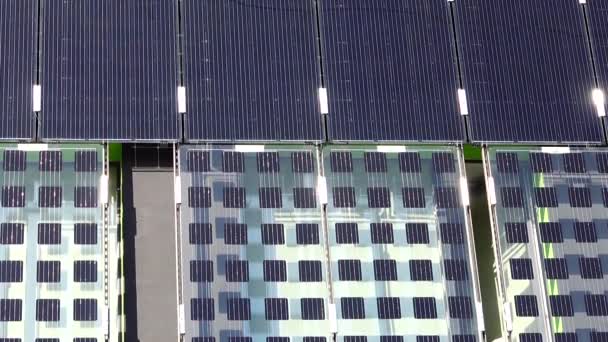 Painéis Solares Parede Edifício — Vídeo de Stock
