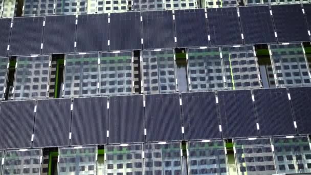 Paneles Solares Pared Del Edificio — Vídeos de Stock