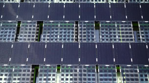 Paneles Solares Pared Del Edificio — Vídeo de stock