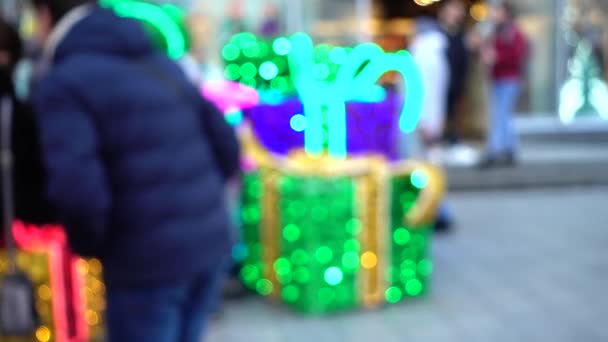 Nieuwjaarsdecoratie Van Straat Onscherp — Stockvideo