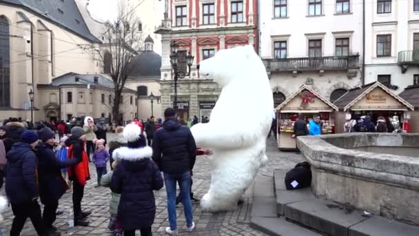 Lviv Ukraine December 2019 Street Artist Clothes Huge Polar Bear — Stock Video