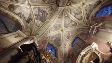 Lviv, Ukrayna - 25 Aralık 2019: Katedralin mimarisi.