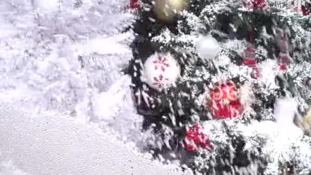 Weihnachtsgeschenke Und Baum Auf Schnee Hintergrund — Stockvideo