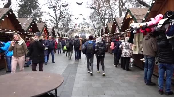Lviv Ucrania Diciembre 2019 Mercado Navidad Plaza Ciudad Movimiento Lento — Vídeo de stock