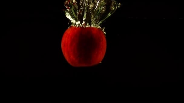 Falling Apples Water Slow Motion Black Background — Stock Video