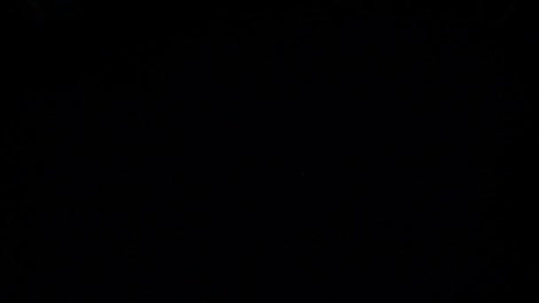 Chute des segments du concombre. Mouvement lent .