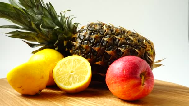 Bodegón Piña Manzanas Limones Alimento Saludable — Vídeos de Stock