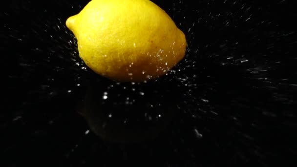 Падение Лимона Медленное Движение — стоковое видео