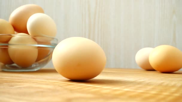 Dönen Yumurta Tavuk Yumurtası Fırlatıyorum — Stok video