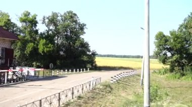 Demiryolu geçidi. Harekette çekim..