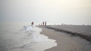 Dalga deniz. Ağır çekim.
