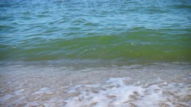 Dalga deniz. Ağır çekim.