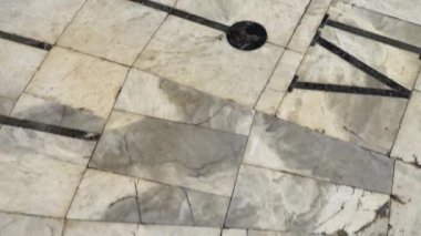 Güneş saati. Yazın çekim. Harekette çekim..