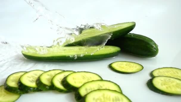 Wassen Van Komkommers Langzame Beweging — Stockvideo