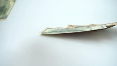 Düşmekte olan banknotlar. Ağır çekim. Para vuruşu.