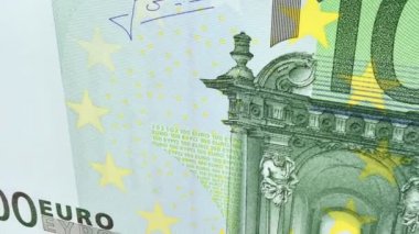 Para birimi Euro. Makro çekim yapıyorum. Para vuruşu.