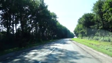 Yoldaki bir araçtaki hareket. Harekette çekim..