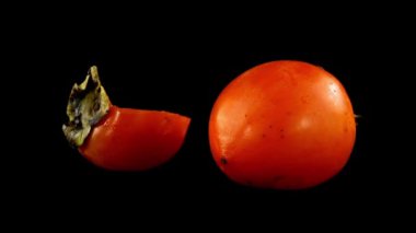 Siyah arkaplanda hurma.