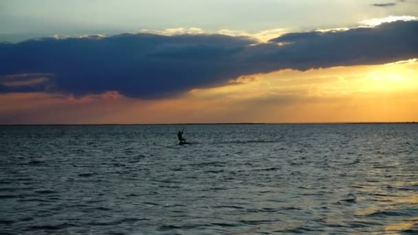 Cometa Abordaje Cámara Lenta Puesta Sol Sobre Mar Deporte — Vídeos de Stock