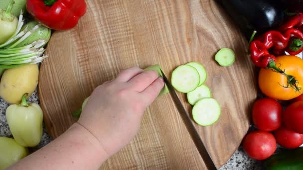 Cocinero Corta Médula Vegetal Preparación Hortalizas — Vídeos de Stock