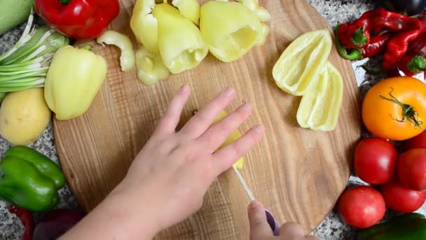 Cook Cuts Pepper Preparation Vegetables — Stock Video