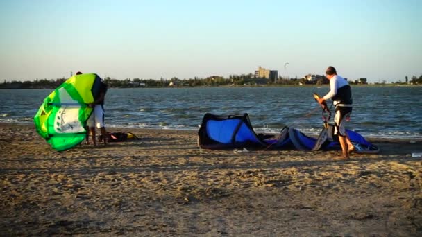 Cometa Abordaje Cámara Lenta Puesta Sol Sobre Mar Deporte — Vídeos de Stock