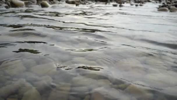 Chuva Rio Montanha Movimento Lento — Vídeo de Stock