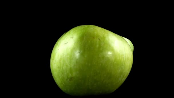 Äpfel Auf Schwarzem Hintergrund — Stockvideo