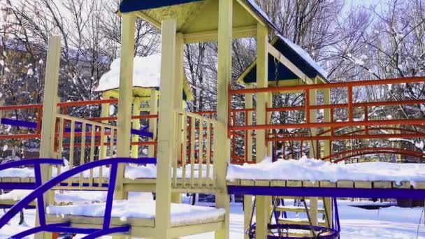 Parco Giochi Nel Parco Invernale Sparatoria Nell Inverno — Video Stock