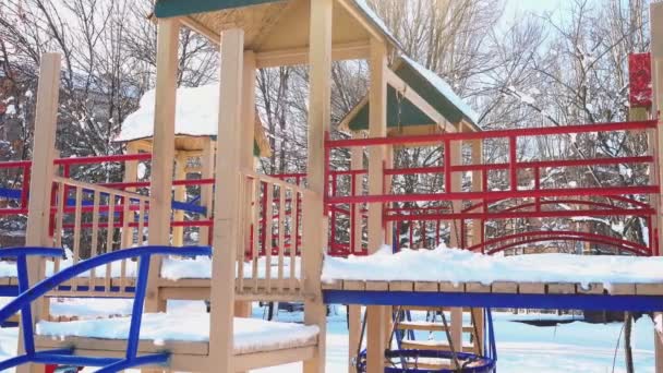 Dětské Hřiště Zimním Parku Natáčení Zimě — Stock video
