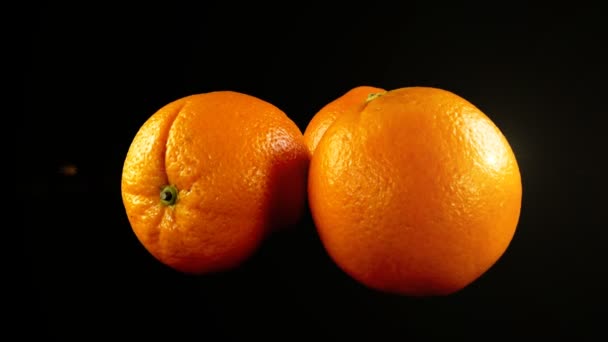 Naranjas Sobre Fondo Negro — Vídeo de stock