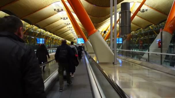 在巴拉哈斯机场的4S航站楼它是马德里的主要机场 射击在动 — 图库视频影像