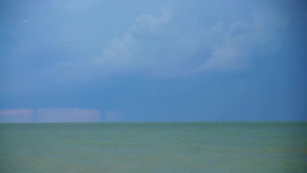 Tornado Relámpagos Cielo Sobre Mar Disparos Mar — Vídeo de stock