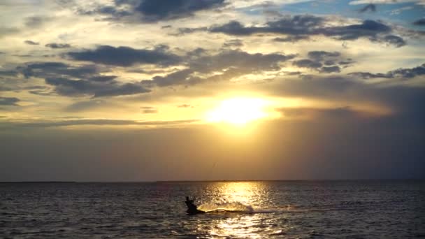 Cometa Abordaje Cámara Lenta Puesta Sol Sobre Mar Deporte — Vídeos de Stock