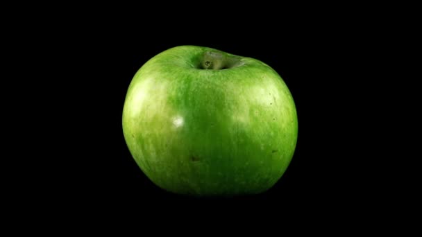 Яблуко Чорному Фоні — стокове відео